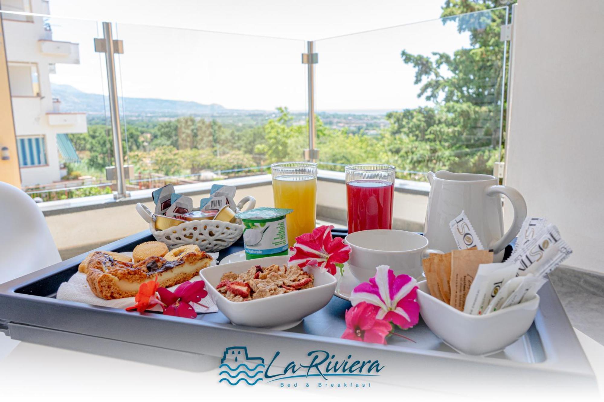 スカレア La Riviera Bed & Breakfast エクステリア 写真